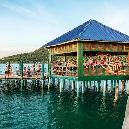 Хостел Mad Monkey Koh Rong Samloem Ронгсанлем Экстерьер фото